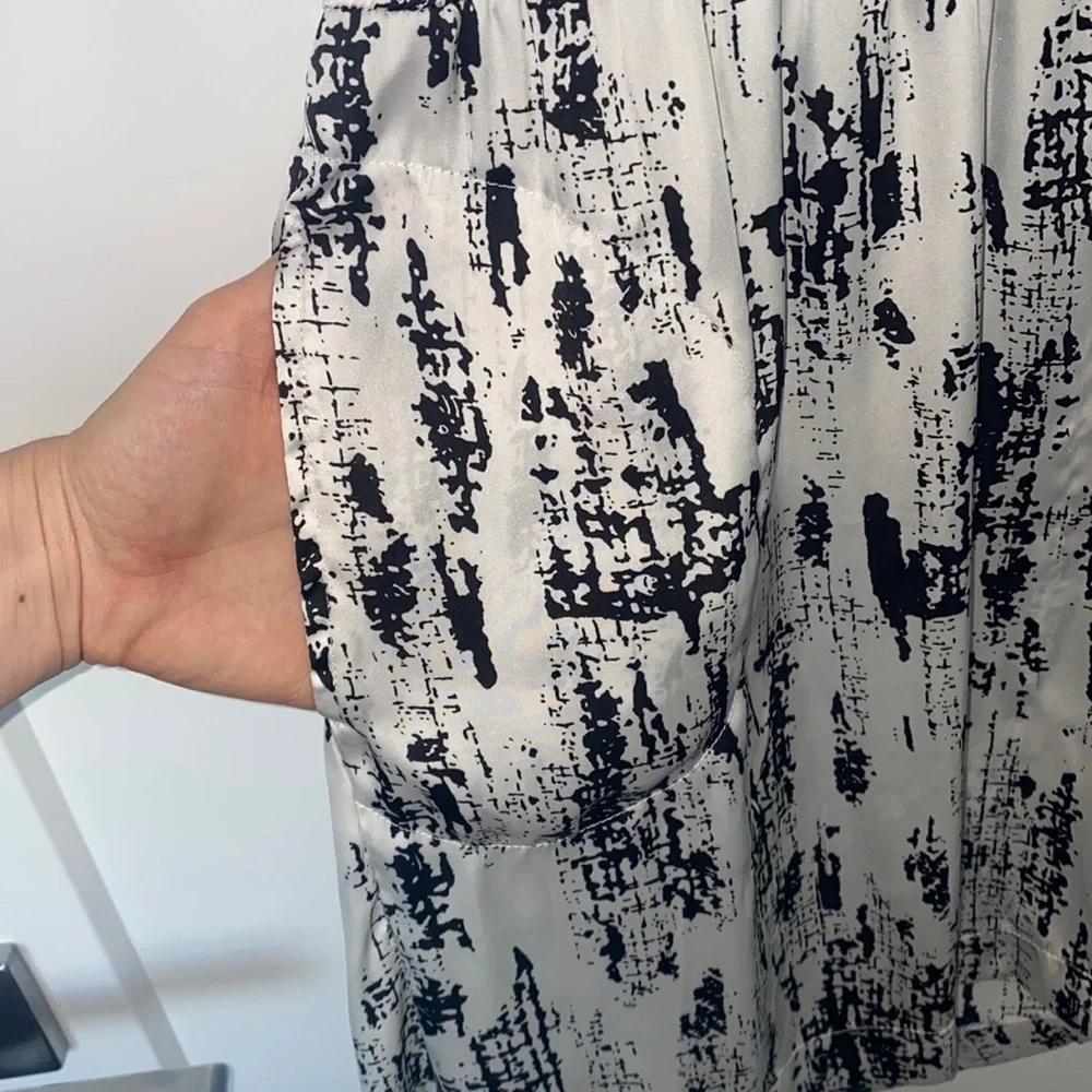 Alythea | small silk dress with pockets - Picture 7 of 9